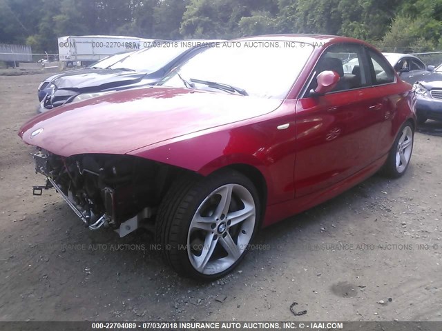 WBAUC73519VK94532 - 2009 BMW 135 I RED photo 2