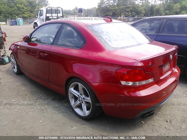 WBAUC73519VK94532 - 2009 BMW 135 I RED photo 3