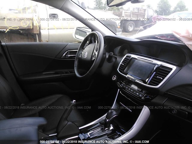 JHMCR6F79HC000338 - 2017 HONDA ACCORD HYBRID/TOURING WHITE photo 5