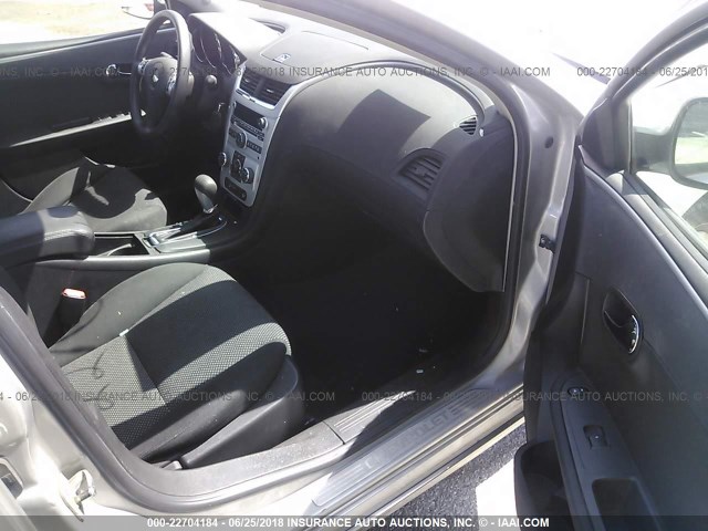 1G1ZH57B98F210571 - 2008 CHEVROLET MALIBU 1LT ვერცხლისფერი ფოტო 5