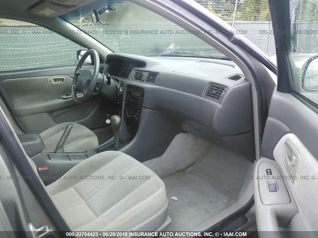 4T1BG22K01U049963 - 2001 TOYOTA CAMRY CE/LE/XLE 灰色 照片 5