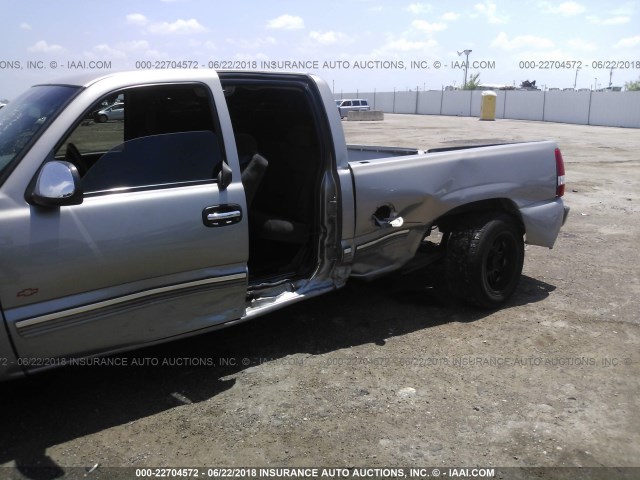 2GCEC19T521202453 - 2002 CHEVROLET SILVERADO C1500 GRAY photo 6