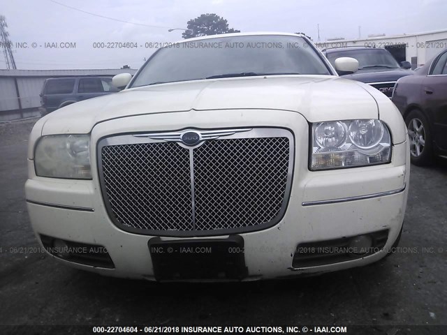 2C3AA53G05H667326 - 2005 CHRYSLER 300 TOURING WHITE photo 6