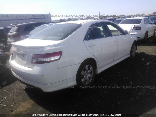 4T1BF3EK1BU731689 - 2011 TOYOTA CAMRY SE/LE/XLE WHITE photo 4