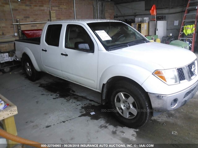 1N6AD09WX7C435808 - 2007 NISSAN FRONTIER CREW CAB LE/SE/OFF ROAD WHITE photo 1