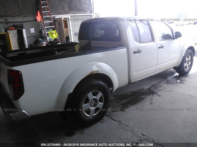 1N6AD09WX7C435808 - 2007 NISSAN FRONTIER CREW CAB LE/SE/OFF ROAD WHITE photo 4