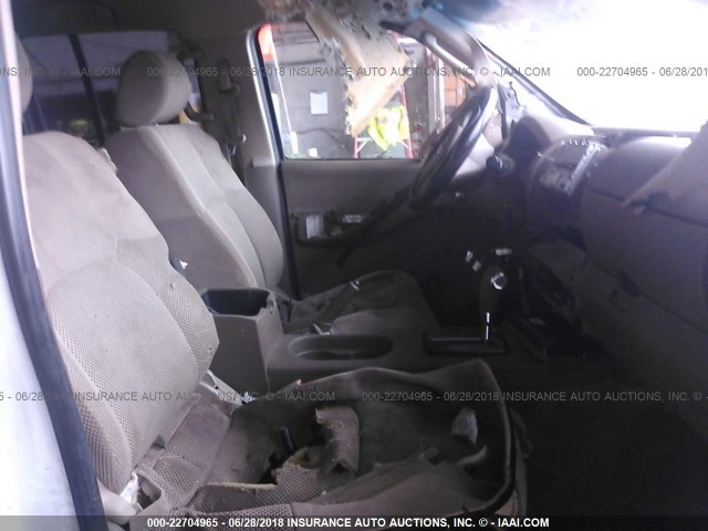 1N6AD09WX7C435808 - 2007 NISSAN FRONTIER CREW CAB LE/SE/OFF ROAD WHITE photo 6