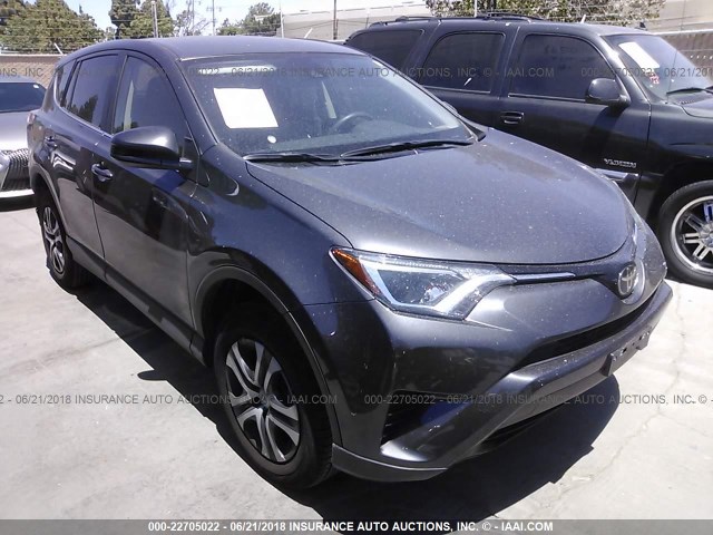 JTMZFREV4JJ723974 - 2018 TOYOTA RAV4 LE GRAY photo 1