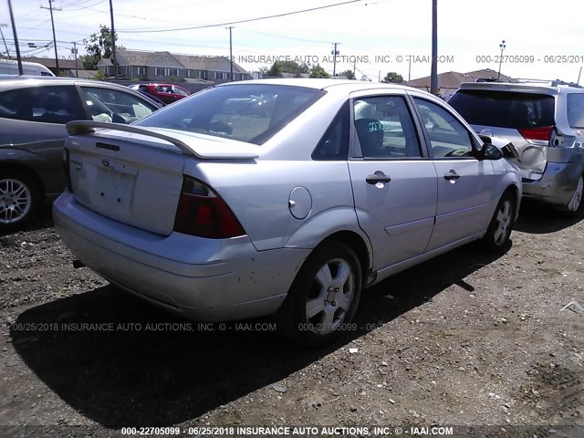 1FAFP34N27W208665 - 2007 FORD FOCUS ZX4/S/SE/SES SILVER photo 4