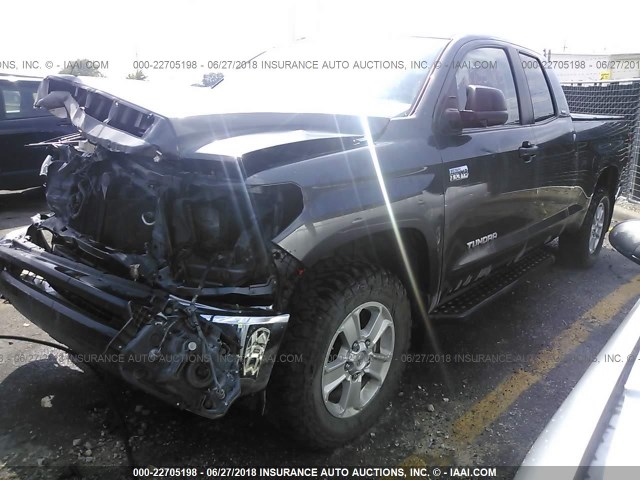 5TFUY5F14EX351452 - 2014 TOYOTA TUNDRA DOUBLE CAB SR/SR5 GRAY photo 2