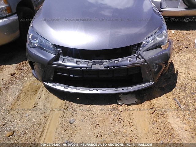 4T1BF1FK3HU400222 - 2017 TOYOTA CAMRY LE/XLE/SE/XSE ნაცრისფერი ფოტო 6