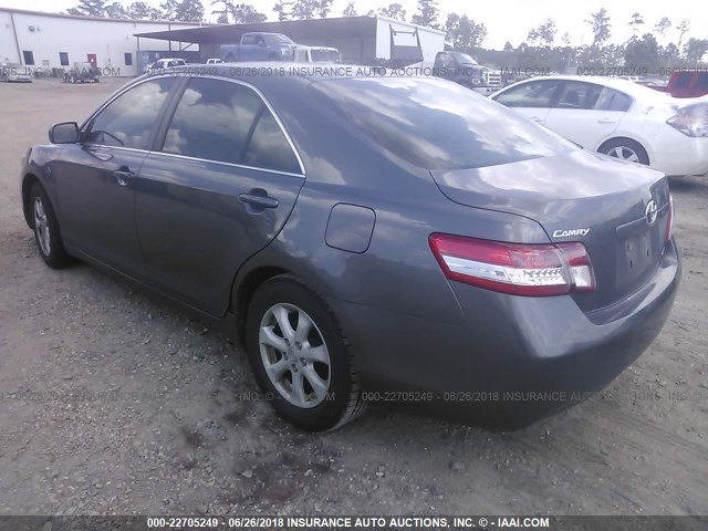 4T4BF3EK2BR208901 - 2011 TOYOTA CAMRY SE/LE/XLE ნაცრისფერი ფოტო 3