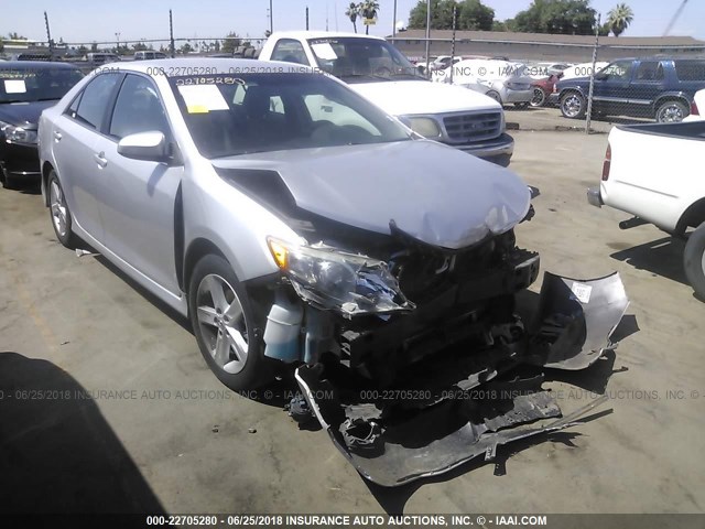 4T1BF1FK4EU417056 - 2014 TOYOTA CAMRY L/SE/LE/XLE Gümüş foto 1