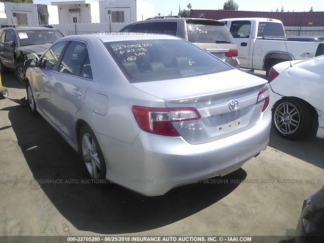 4T1BF1FK4EU417056 - 2014 TOYOTA CAMRY L/SE/LE/XLE Gümüş foto 3