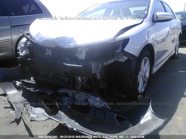 4T1BF1FK4EU417056 - 2014 TOYOTA CAMRY L/SE/LE/XLE Gümüş foto 6