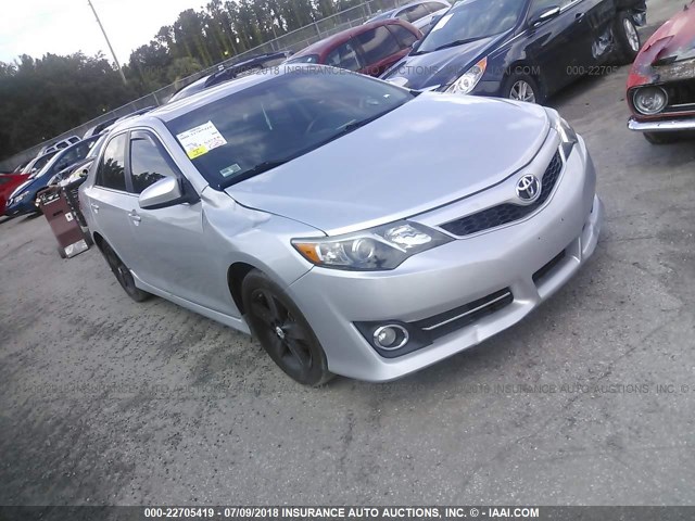 4T1BF1FK7CU584654 - 2012 TOYOTA CAMRY SE/LE/XLE SILVER photo 1