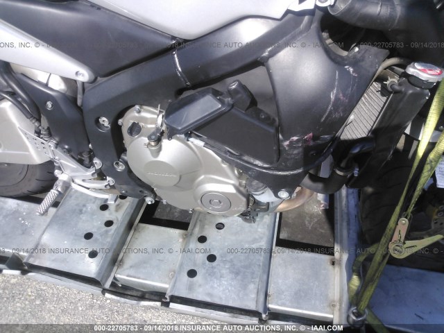 JH2PC37064M105466 - 2004 HONDA CBR600 RR SILVER photo 8