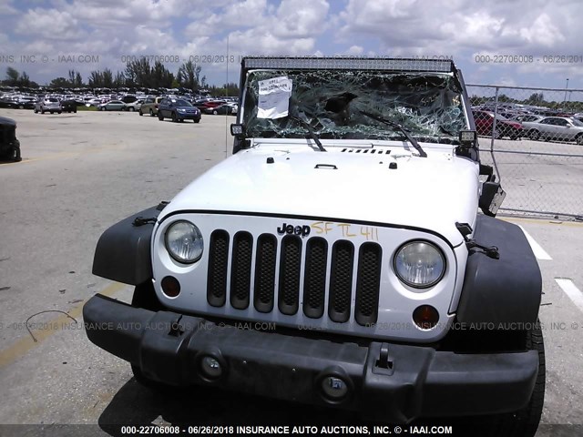 1C4HJWDG2DL648096 - 2013 JEEP WRANGLER UNLIMITE SPORT WHITE photo 6