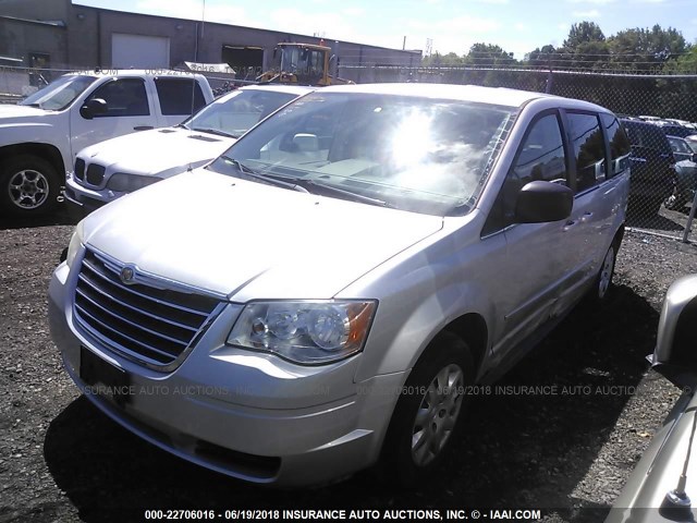 2A8HR44E29R606241 - 2009 CHRYSLER TOWN & COUNTRY LX SILVER photo 2