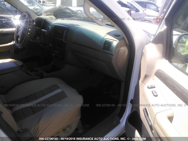 1FMDU75E12ZC23757 - 2002 FORD EXPLORER LIMITED 白色 照片 5
