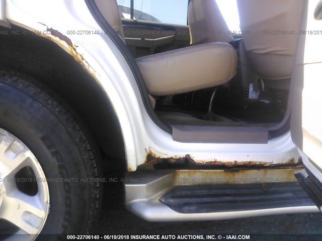 1FMDU75E12ZC23757 - 2002 FORD EXPLORER LIMITED 白色 照片 6