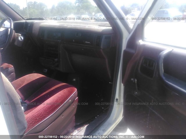 2P4GH2534NR616539 - 1992 PLYMOUTH VOYAGER WHITE photo 5