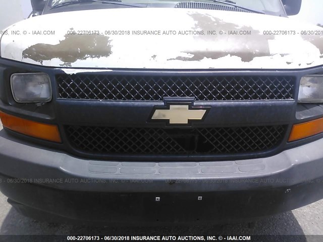 1GCGG256891152019 - 2009 CHEVROLET EXPRESS G2500  WHITE photo 6