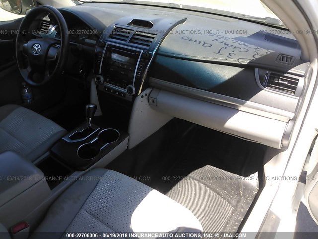 4T1BF1FK7CU534904 - 2012 TOYOTA CAMRY SE/LE/XLE WHITE photo 5