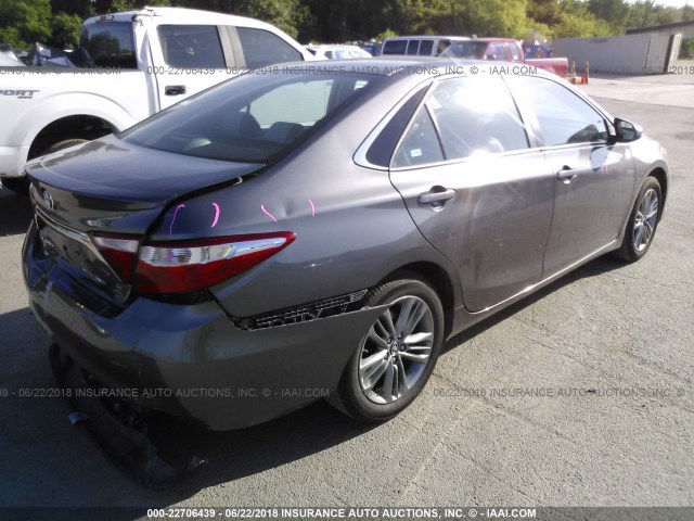4T1BF1FK7HU425057 - 2017 TOYOTA CAMRY LE/XLE/SE/XSE ყავისფერი ფოტო 4
