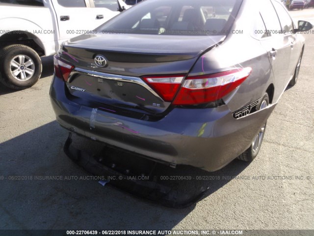 4T1BF1FK7HU425057 - 2017 TOYOTA CAMRY LE/XLE/SE/XSE ყავისფერი ფოტო 6