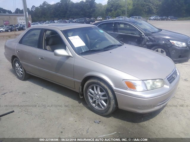 JT2BF28K310336910 - 2001 TOYOTA CAMRY LE/XLE GOLD photo 1