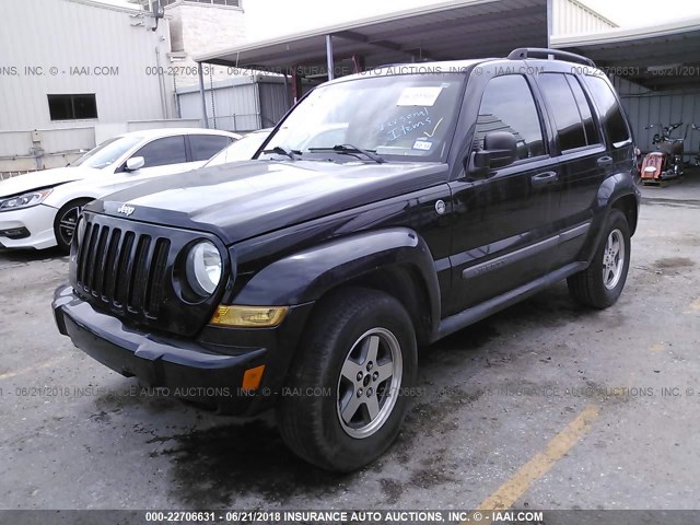 1J4GL38K25W641615 - 2005 JEEP LIBERTY RENEGADE BLACK photo 2