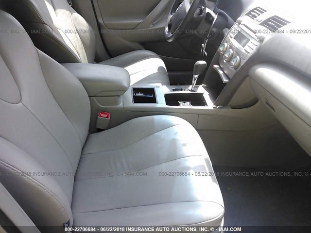 4T1BE46K79U877323 - 2009 TOYOTA CAMRY SE/LE/XLE SILVER photo 5