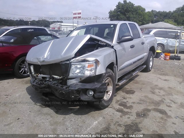 1D7HW58N08S602742 - 2008 DODGE DAKOTA QUAD LARAMIE SILVER photo 2