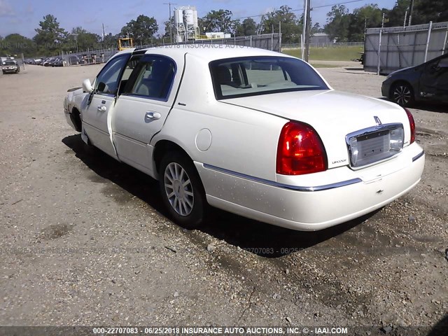 1LNHM81V77Y614020 - 2007 LINCOLN TOWN CAR SIGNATURE WHITE photo 3