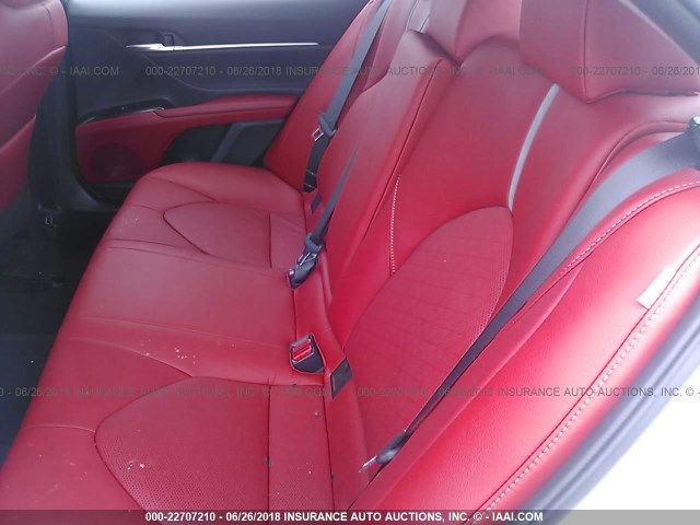 4T1B61HK0JU080683 - 2018 TOYOTA CAMRY XSE WHITE photo 8