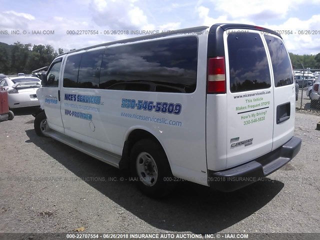 1GAZGZFG2B1189025 - 2011 CHEVROLET EXPRESS G3500 LS WHITE photo 3