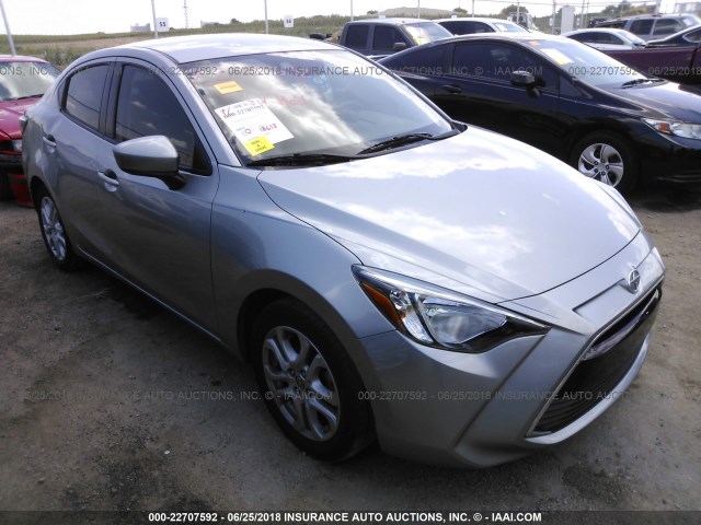 3MYDLBZV5GY120607 - 2016 TOYOTA SCION IA GRAY photo 1