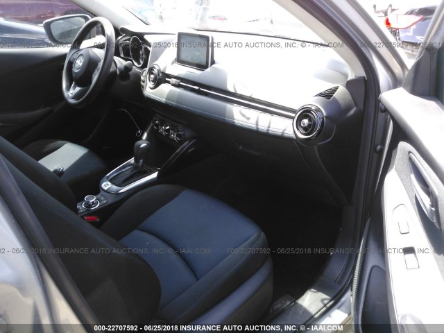 3MYDLBZV5GY120607 - 2016 TOYOTA SCION IA GRAY photo 5