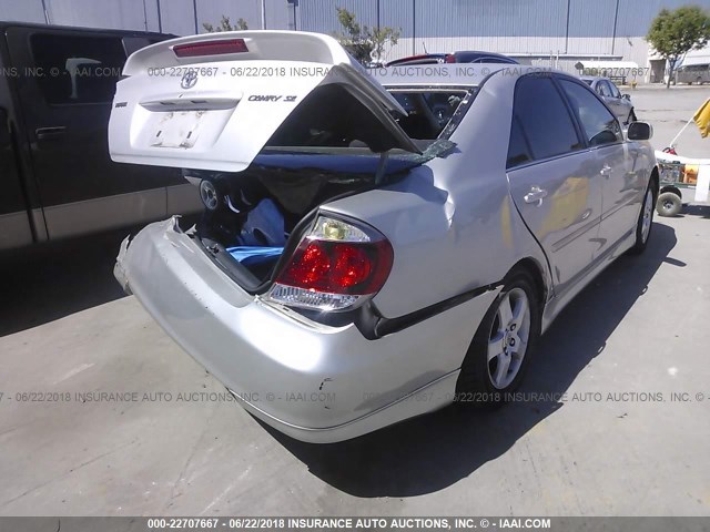4T1BE30KX5U080416 - 2005 TOYOTA CAMRY LE/XLE/SE Gümüş foto 4