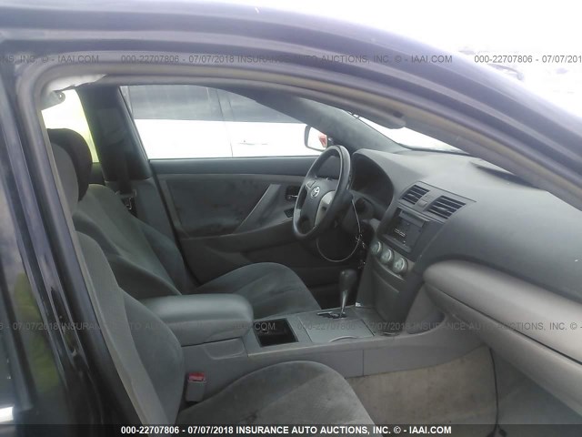 4T1BK46K48U072421 - 2008 TOYOTA CAMRY LE/XLE/SE შავი ფოტო 5