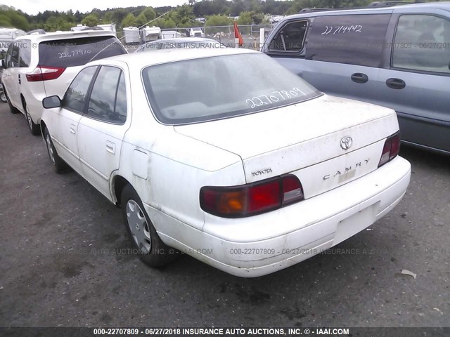 4T1BG12K4TU716692 - 1996 TOYOTA CAMRY DX/LE/XLE WHITE photo 3