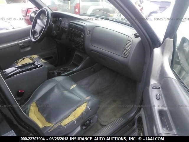 1FMZU83P0YZC64115 - 2000 FORD EXPLORER XLT BLACK photo 5