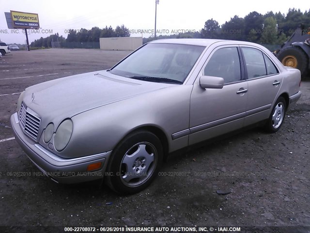 WDBJF72F1VA325415 - 1997 MERCEDES-BENZ E 420 BEIGE photo 2