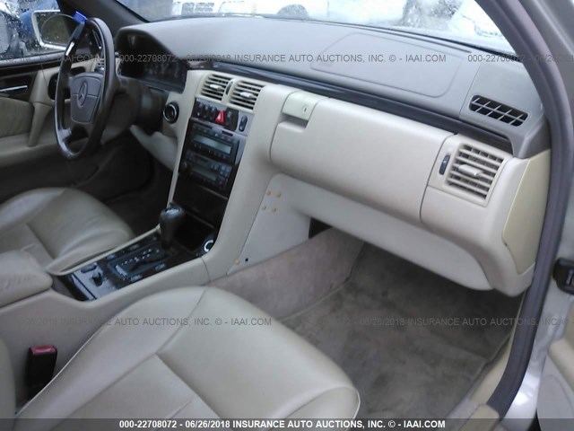 WDBJF72F1VA325415 - 1997 MERCEDES-BENZ E 420 BEIGE photo 5