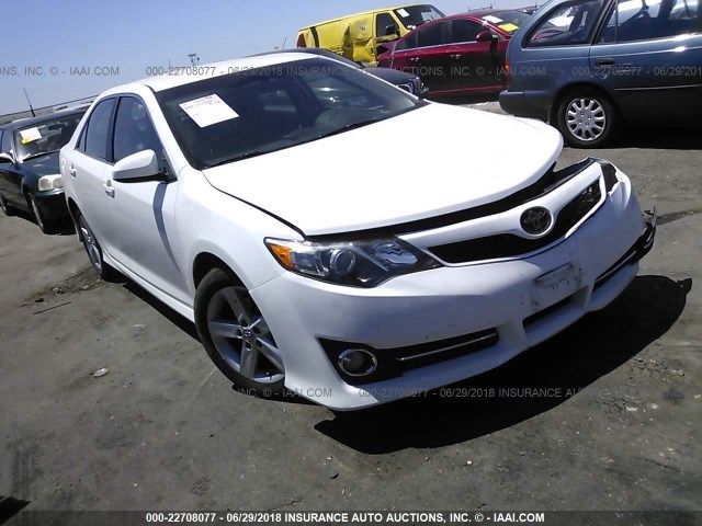4T1BF1FK8EU313167 - 2014 TOYOTA CAMRY L/SE/LE/XLE 白色 照片 1