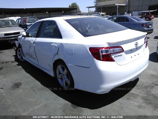 4T1BF1FK8EU313167 - 2014 TOYOTA CAMRY L/SE/LE/XLE 白色 照片 3