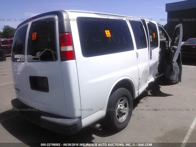 1GNFH15Z571215174 - 2007 CHEVROLET EXPRESS G1500  WHITE photo 4