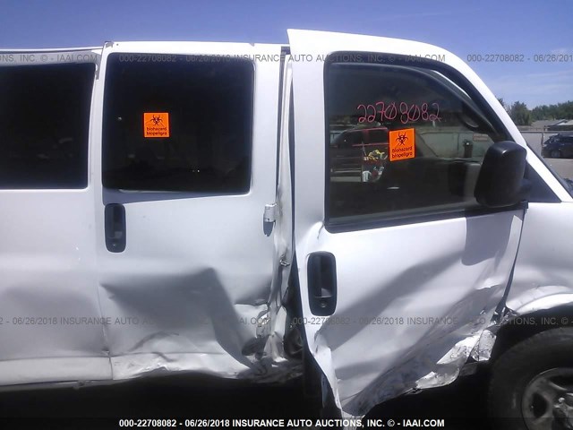 1GNFH15Z571215174 - 2007 CHEVROLET EXPRESS G1500  WHITE photo 6