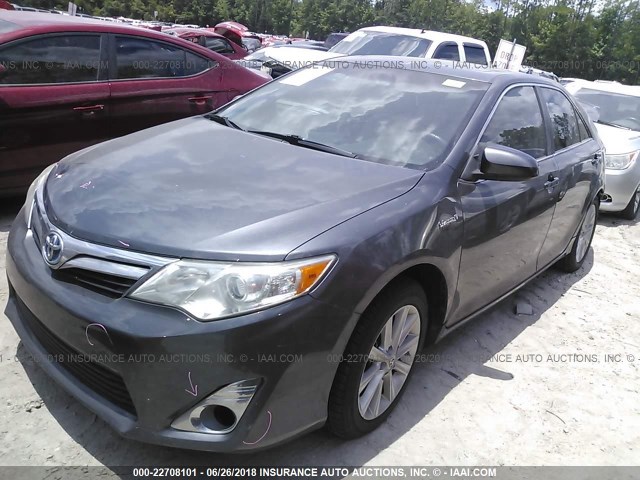 4T1BD1FK1DU088398 - 2013 TOYOTA CAMRY HYBRID/LE/XLE GRAY photo 2